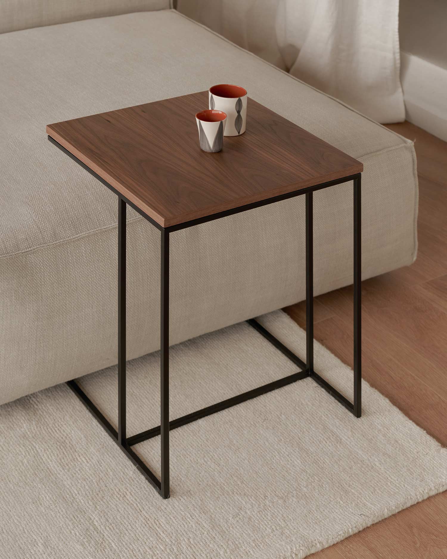 Mesa auxiliar Mini Petra nogal  40 x 40 cm