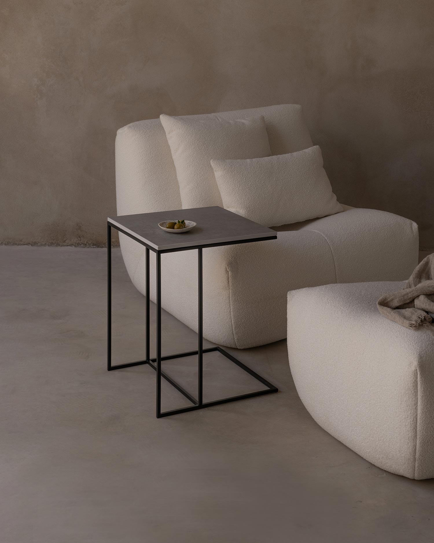 Mesa auxiliar Mini Petra cemento  40 x 40 cm