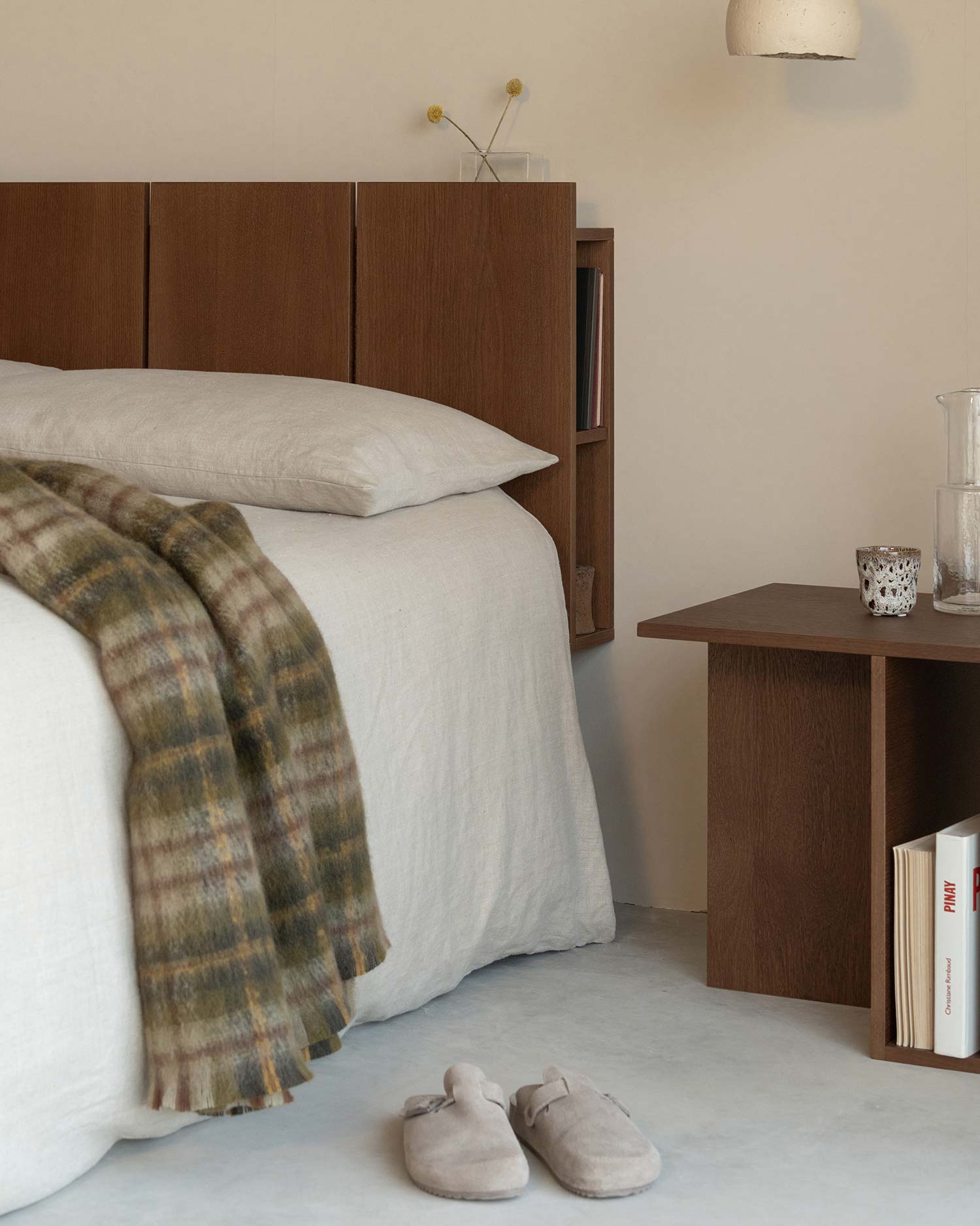 Cabecero Cova roble moka con almacenamiento integrado